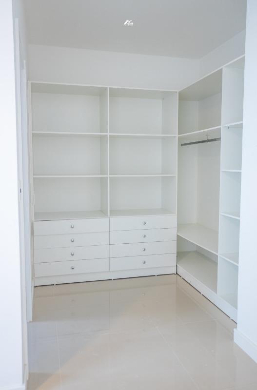 Apartamento à venda no Meia Praia: 