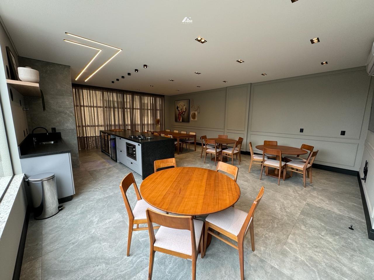 Apartamento à venda no Meia Praia: 