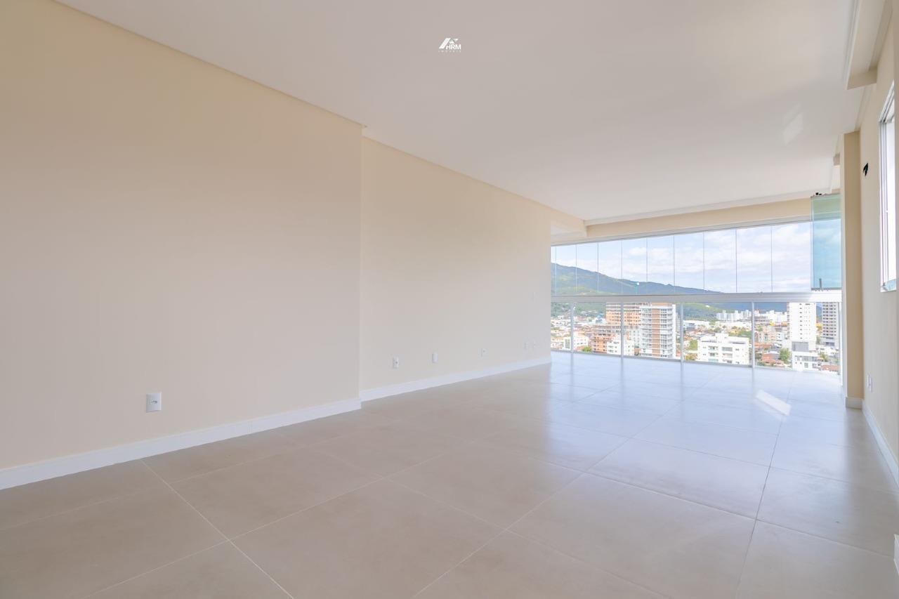 Apartamento à venda no Perequê: 