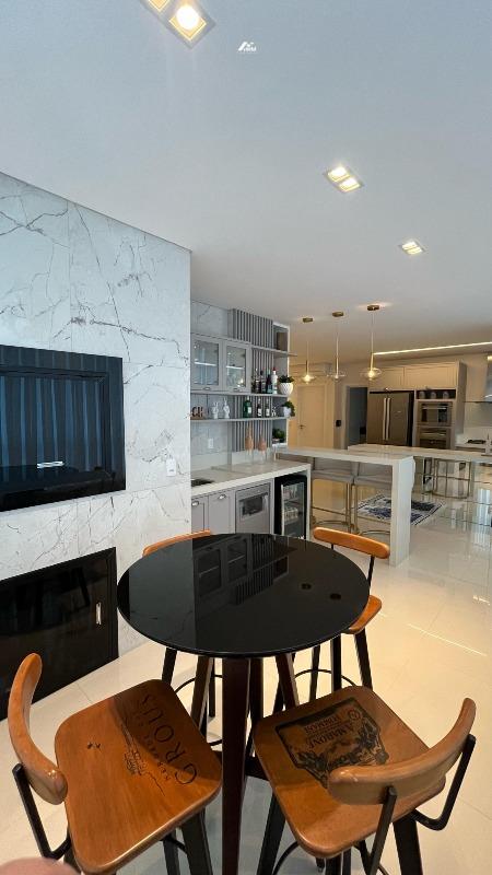 Apartamento à venda no Meia Praia: 