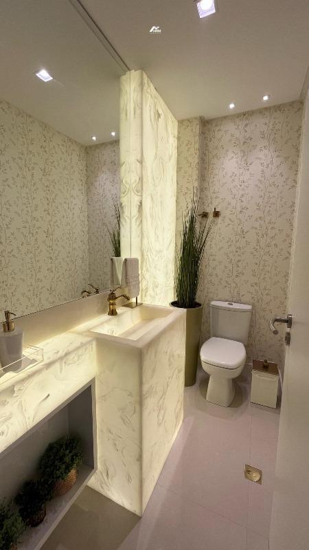 Apartamento à venda no Meia Praia: 