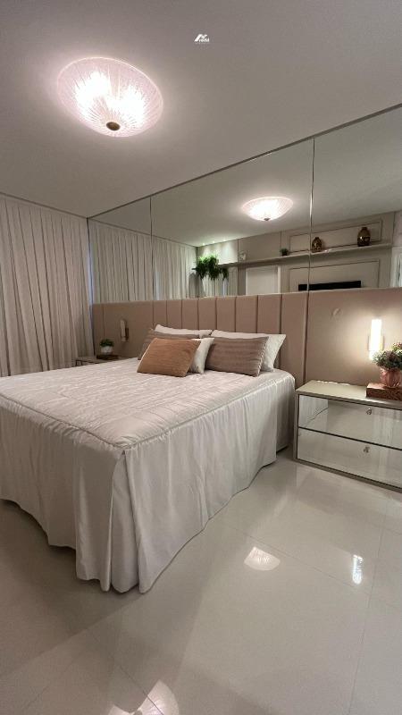 Apartamento à venda no Meia Praia: 