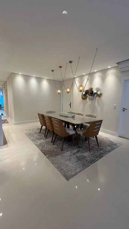 Apartamento à venda no Meia Praia: 