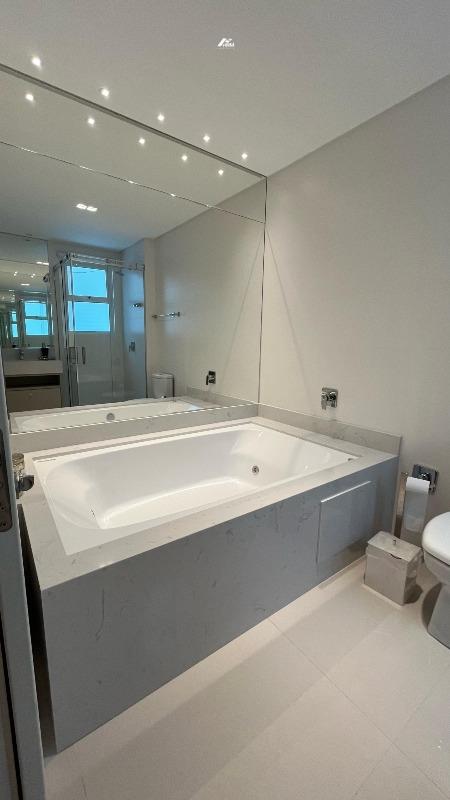 Apartamento à venda no Meia Praia: 