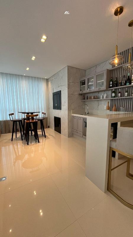 Apartamento à venda no Meia Praia: 