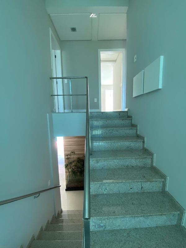 Casa de Condomínio à venda no Centro: 