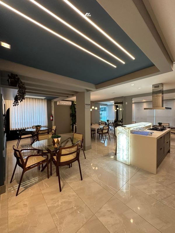 Apartamento à venda no Meia Praia: 