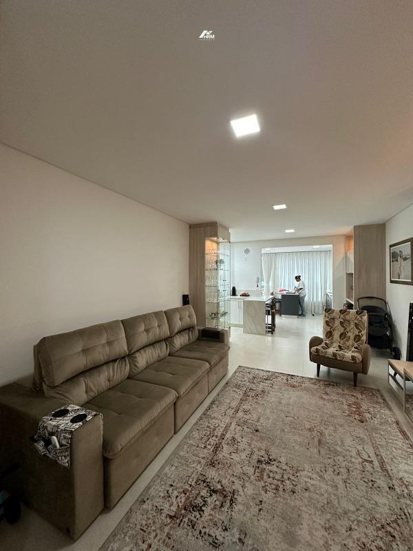 Apartamento à venda no Meia Praia: 