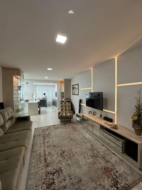 Apartamento à venda no Meia Praia: 