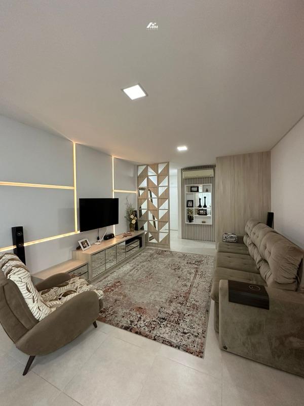 Apartamento à venda no Meia Praia: 