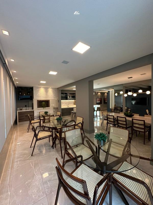 Apartamento à venda no Meia Praia: 