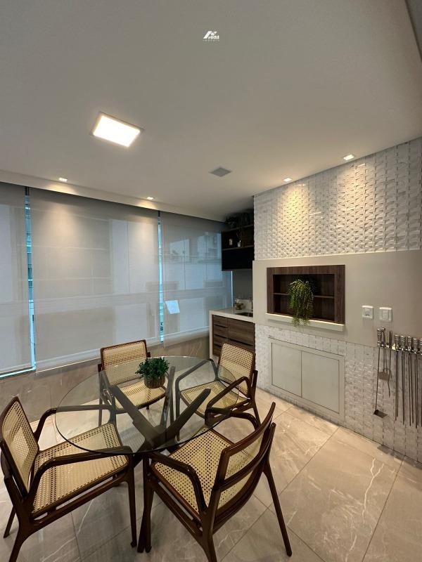 Apartamento à venda no Meia Praia: 