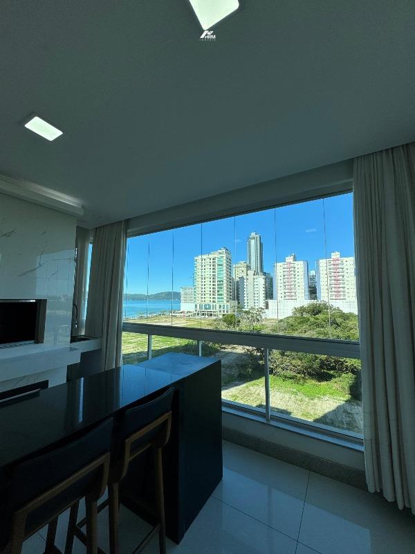 Apartamento à venda no Meia Praia: 