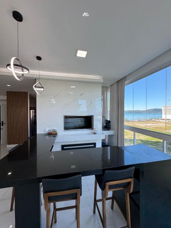 Apartamento à venda no Meia Praia: 