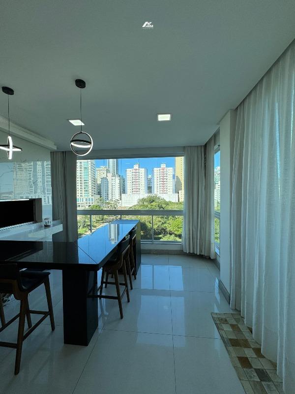 Apartamento à venda no Meia Praia: 