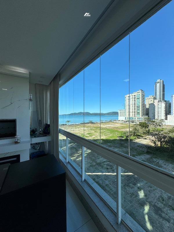 Apartamento à venda no Meia Praia: 
