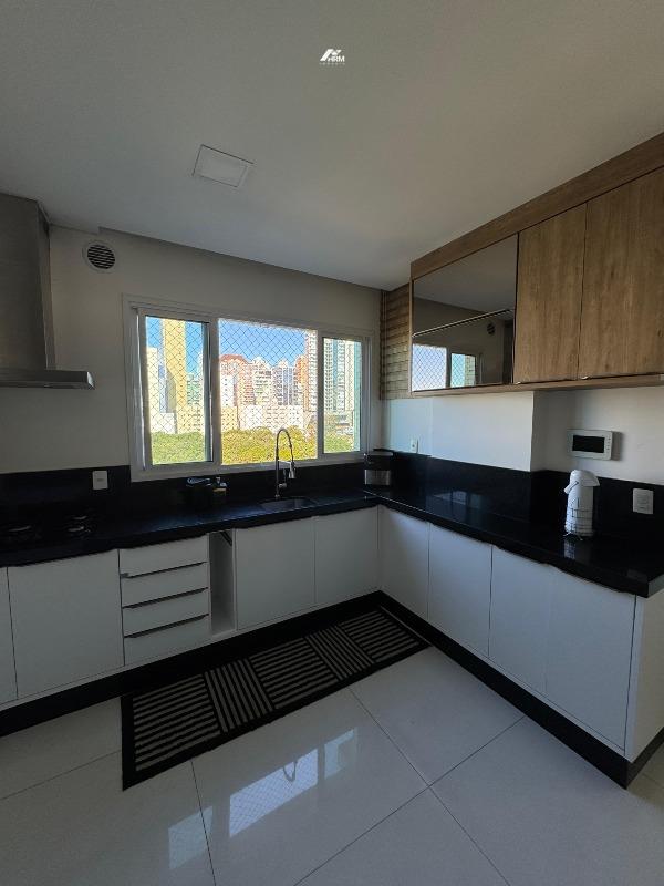 Apartamento à venda no Meia Praia: 