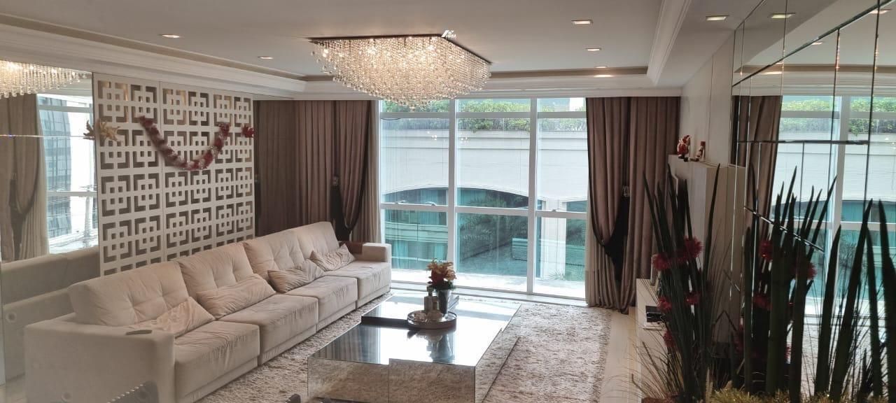 Apartamento à venda no Meia Praia: 