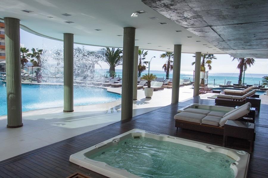 Apartamento à venda no Meia Praia: 