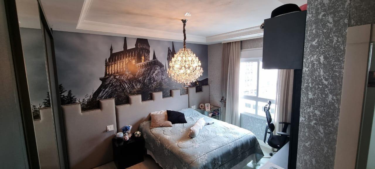 Apartamento à venda no Meia Praia: 