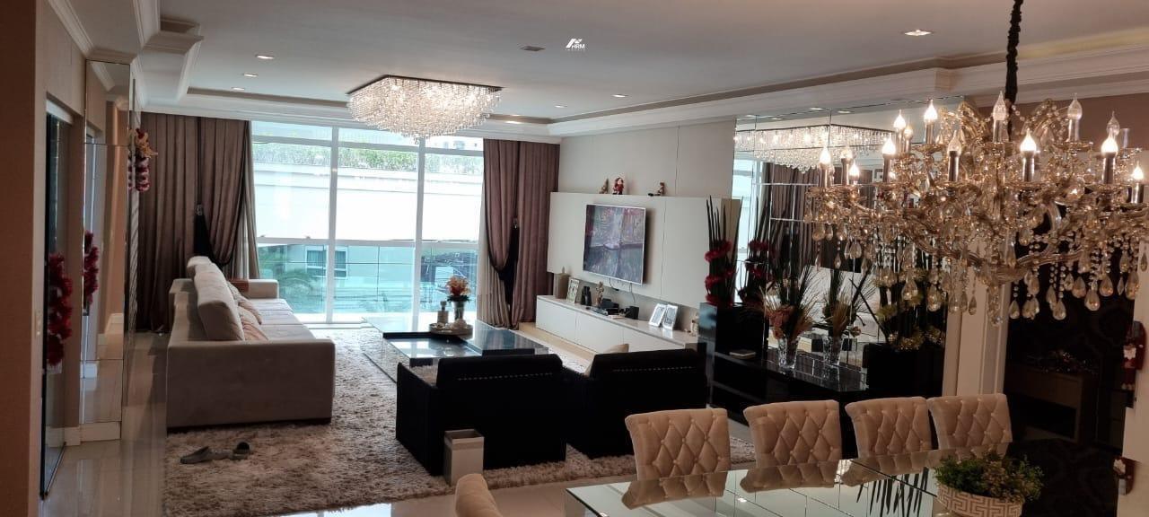 Apartamento à venda no Meia Praia: 