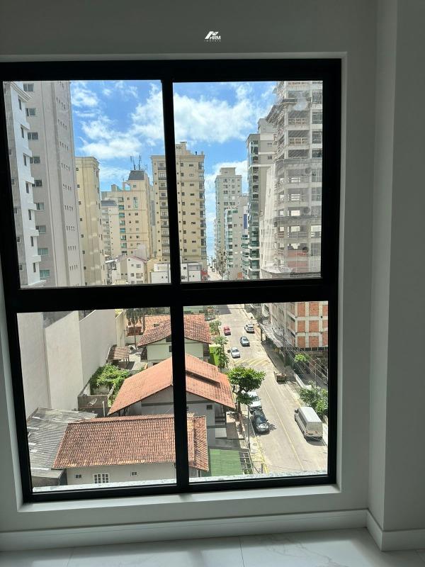 Apartamento à venda no Meia Praia: 