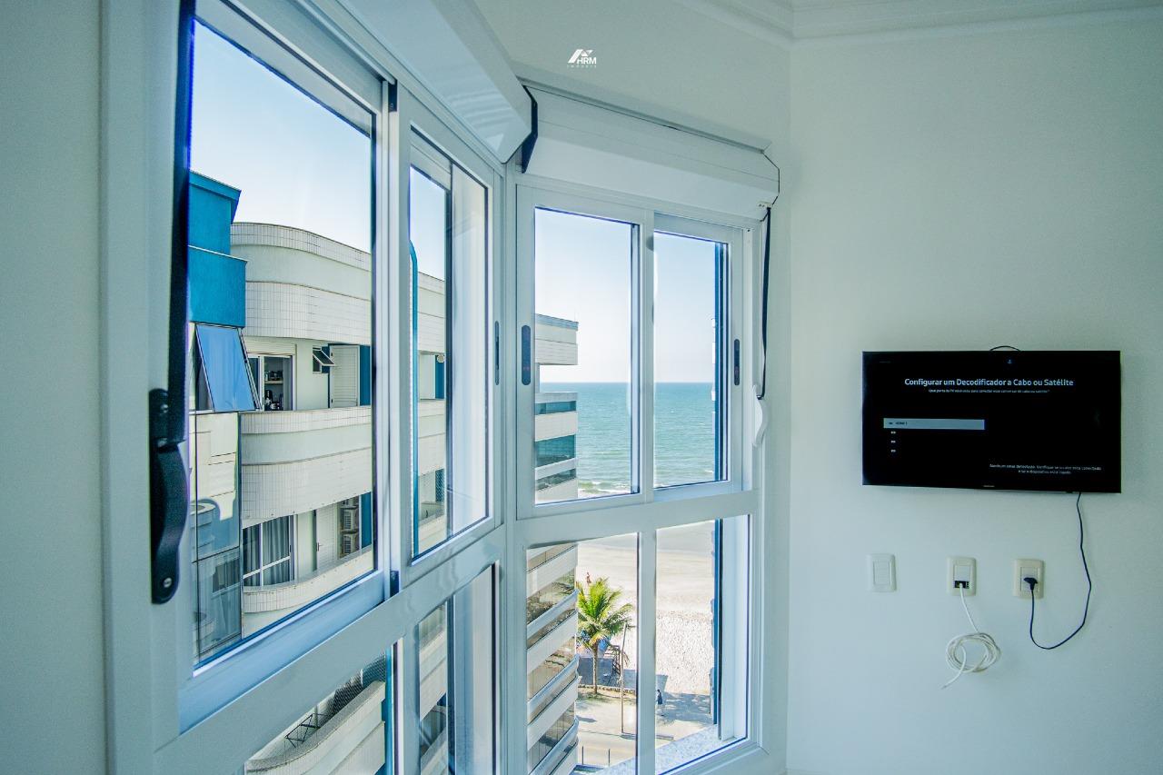 Apartamento à venda no Meia Praia: 