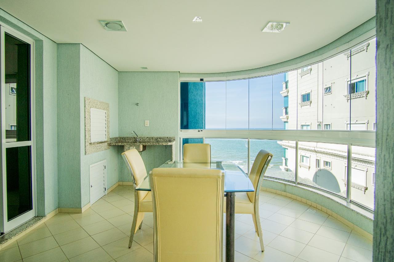 Apartamento à venda no Meia Praia: 