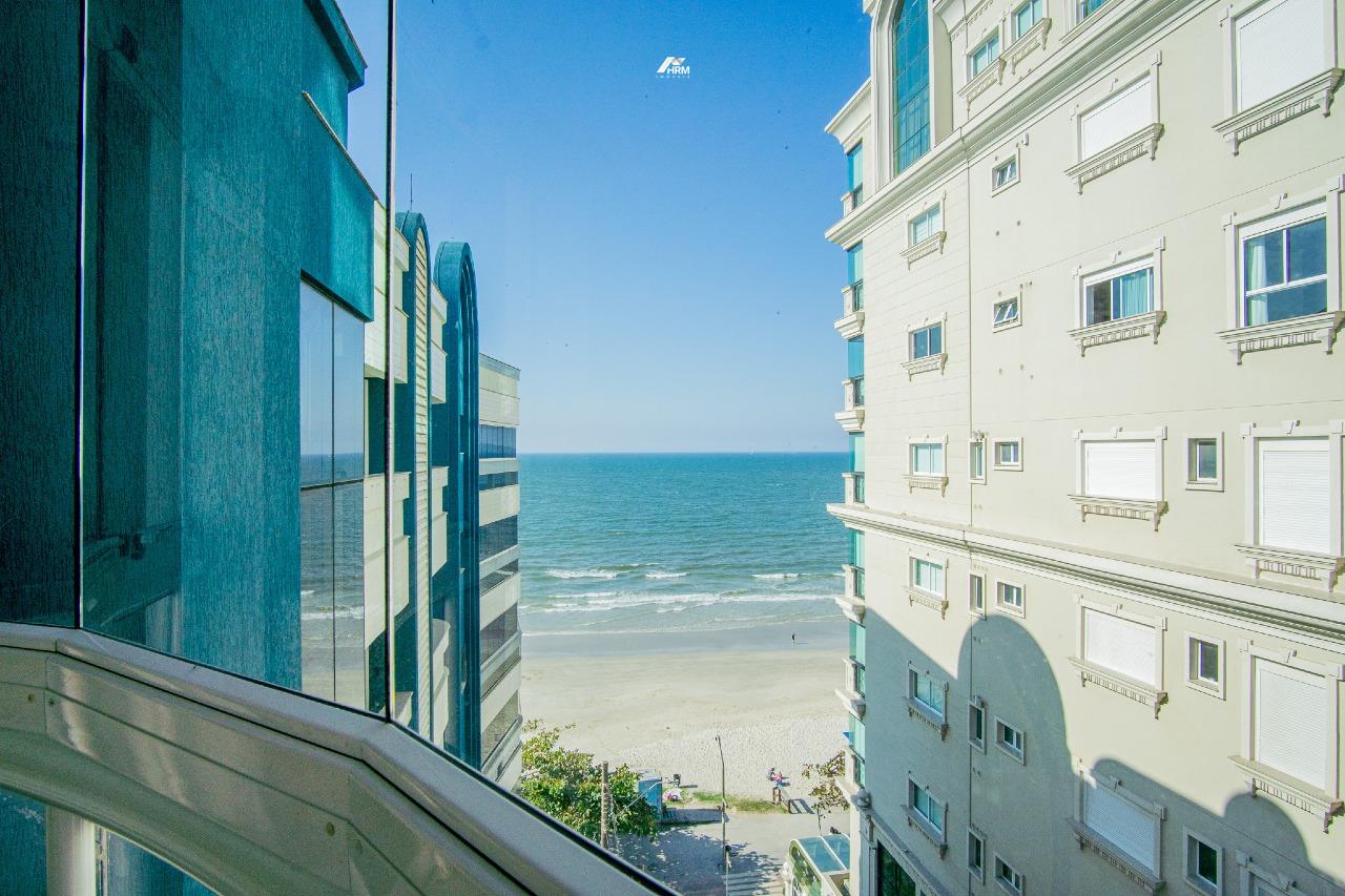 Apartamento à venda no Meia Praia: 