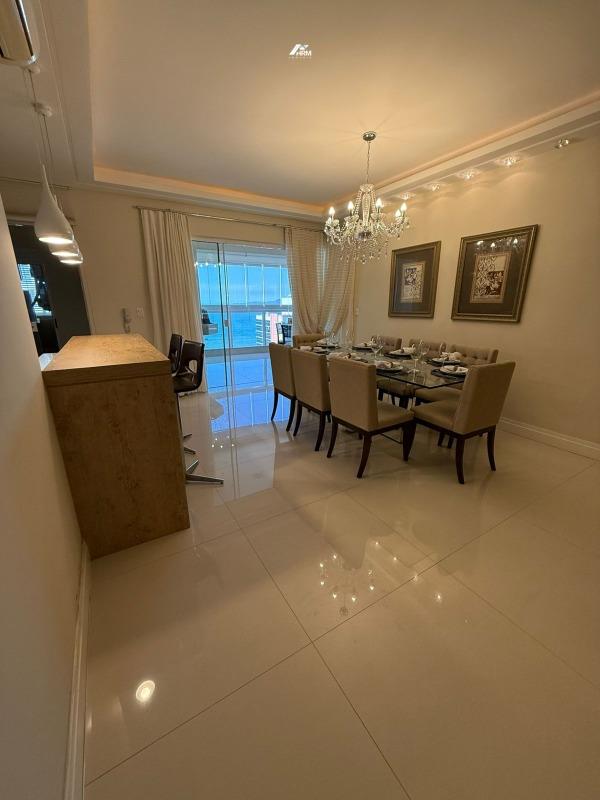 Apartamento à venda no Meia Praia: 