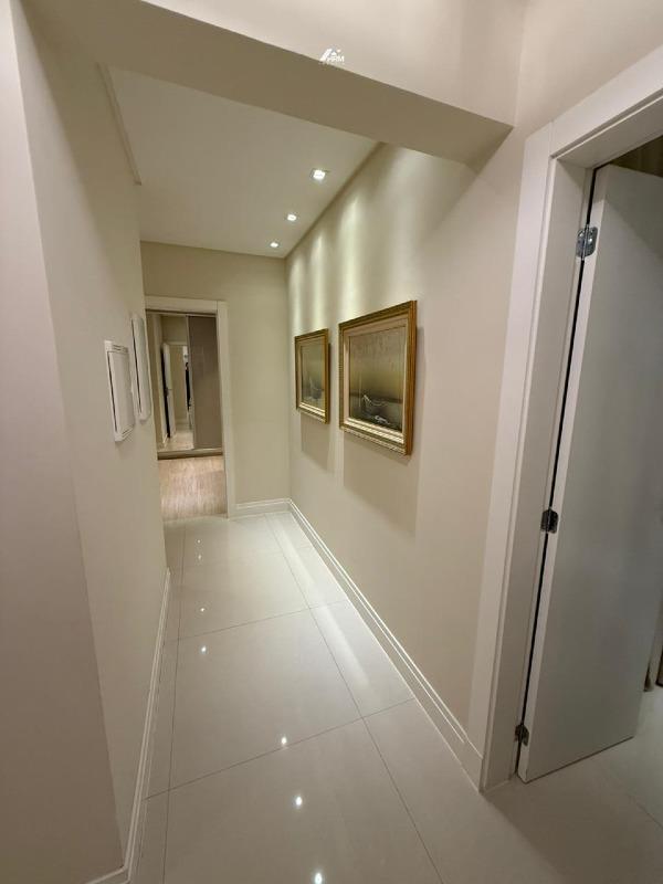 Apartamento à venda no Meia Praia: 