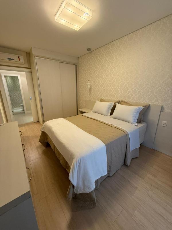 Apartamento à venda no Meia Praia: 