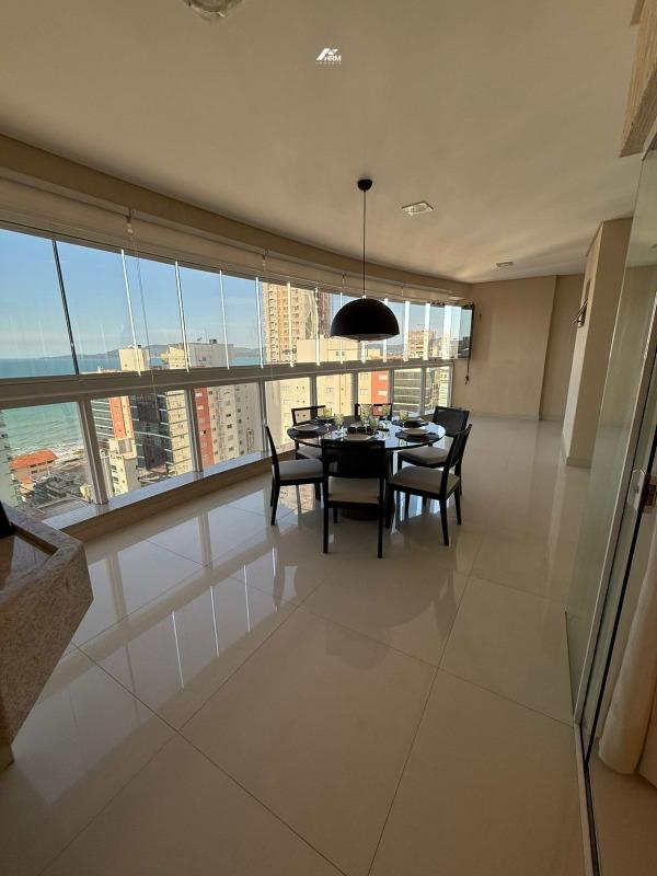 Apartamento à venda no Meia Praia: 