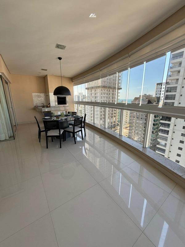 Apartamento à venda no Meia Praia: 