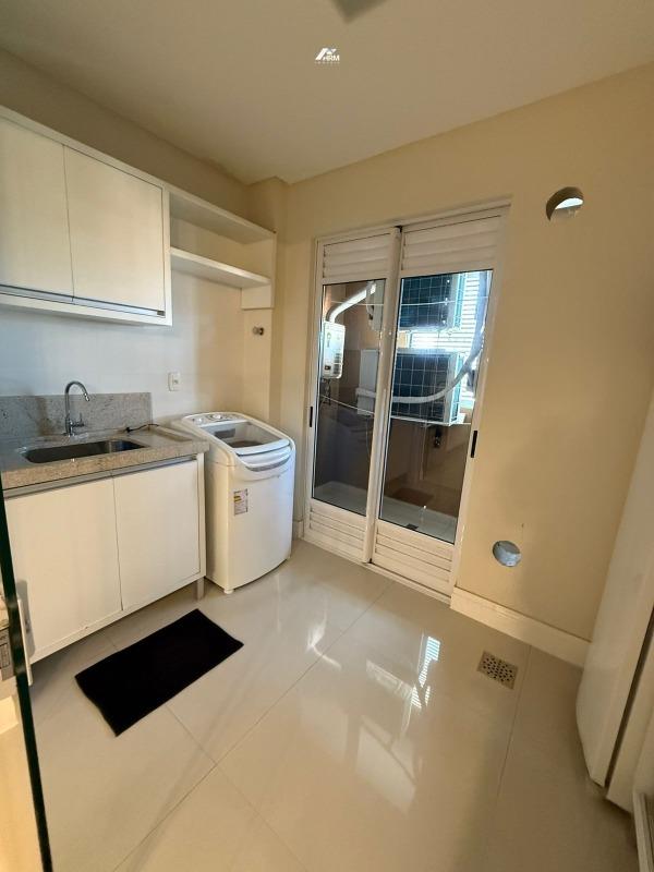 Apartamento à venda no Meia Praia: 