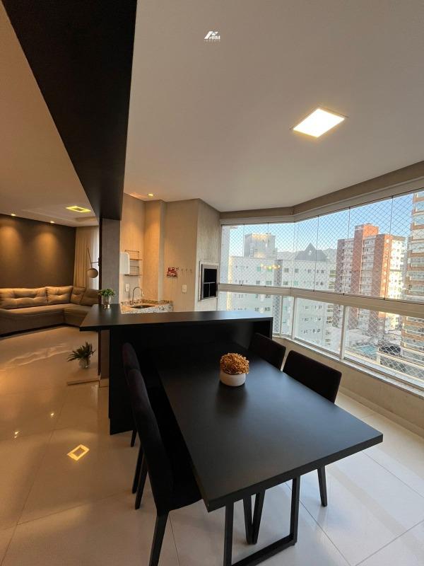 Apartamento à venda no Meia Praia: 