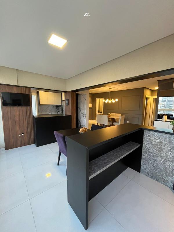 Apartamento à venda no Meia Praia: 