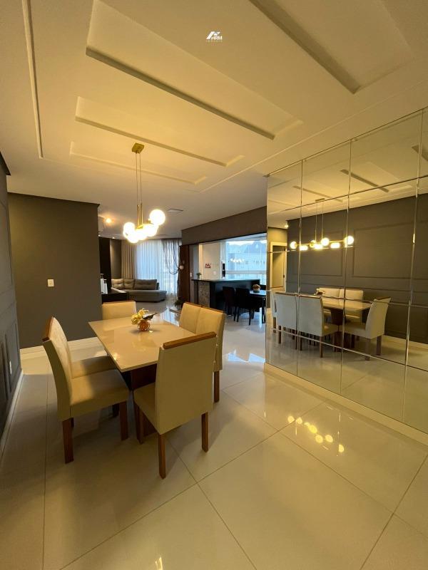 Apartamento à venda no Meia Praia: 