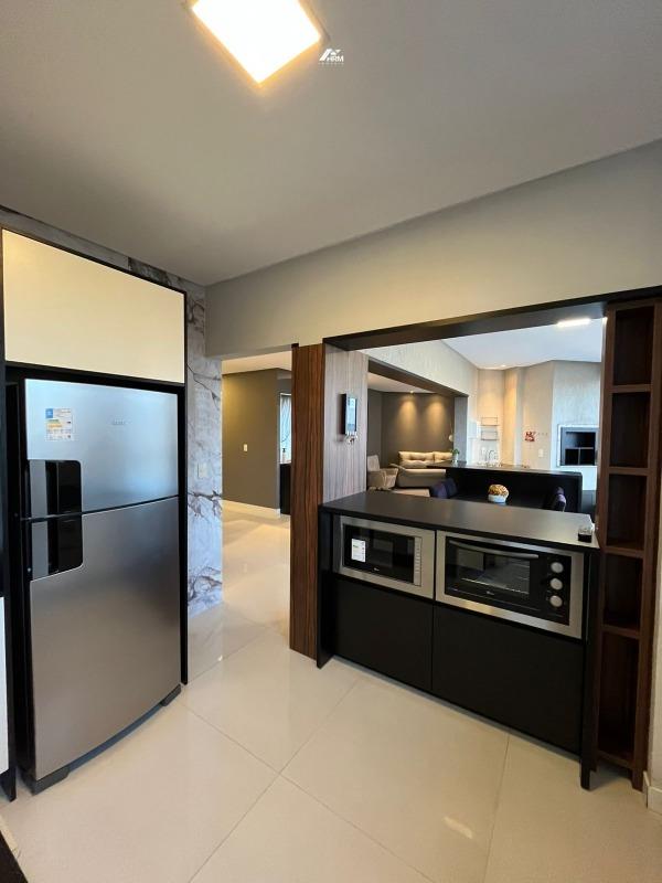 Apartamento à venda no Meia Praia: 