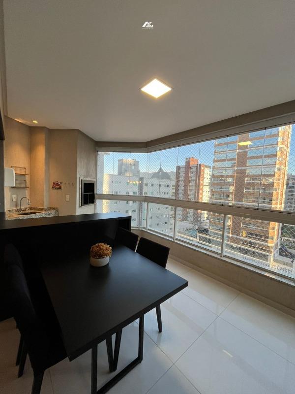 Apartamento à venda no Meia Praia: 