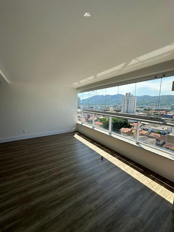 Apartamento à venda no Meia Praia: 