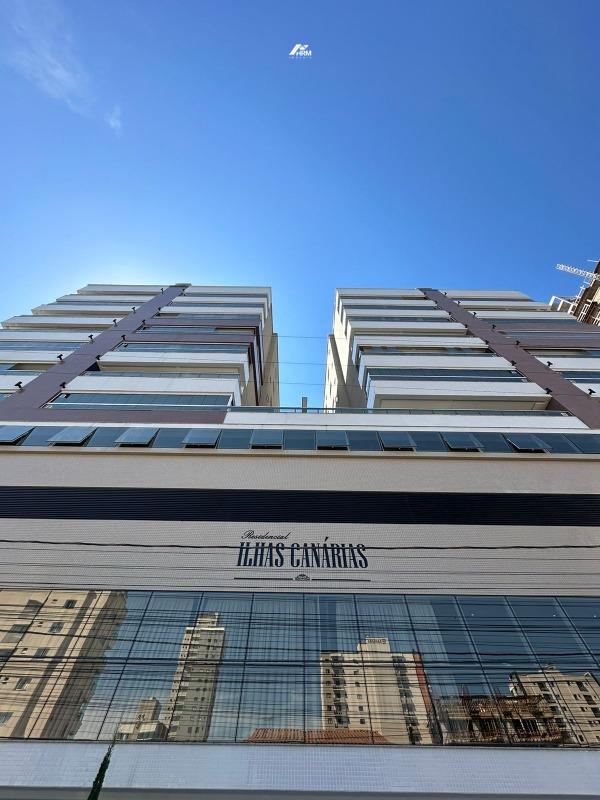 Apartamento à venda no Meia Praia: 