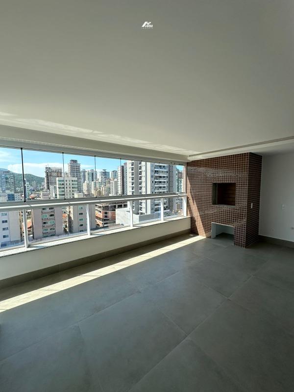 Apartamento à venda no Meia Praia: 