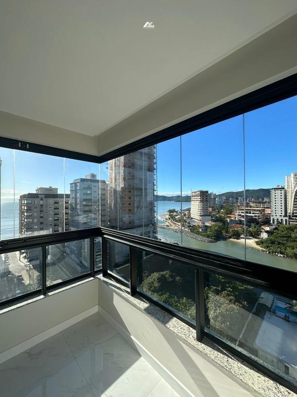 Apartamento à venda no Meia Praia: 