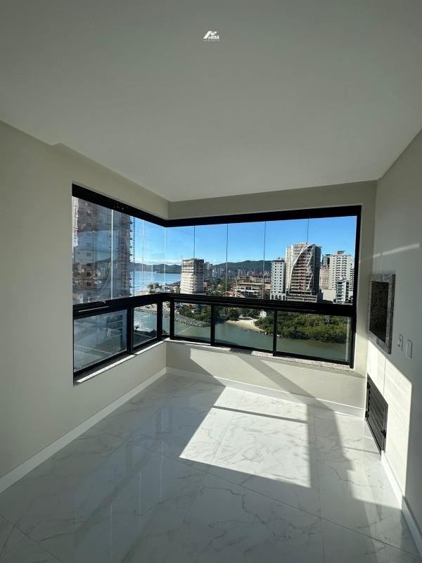 Apartamento à venda no Meia Praia: 