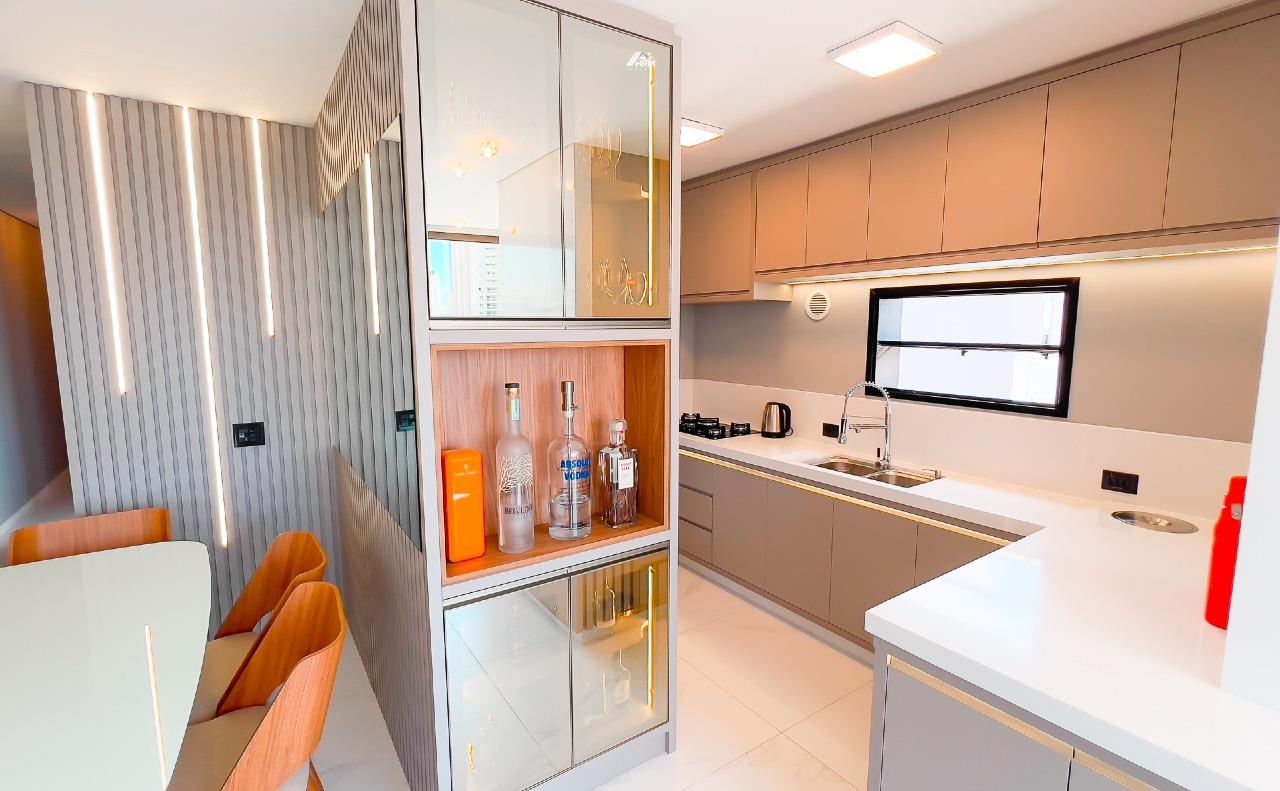 Apartamento à venda no Meia Praia: 