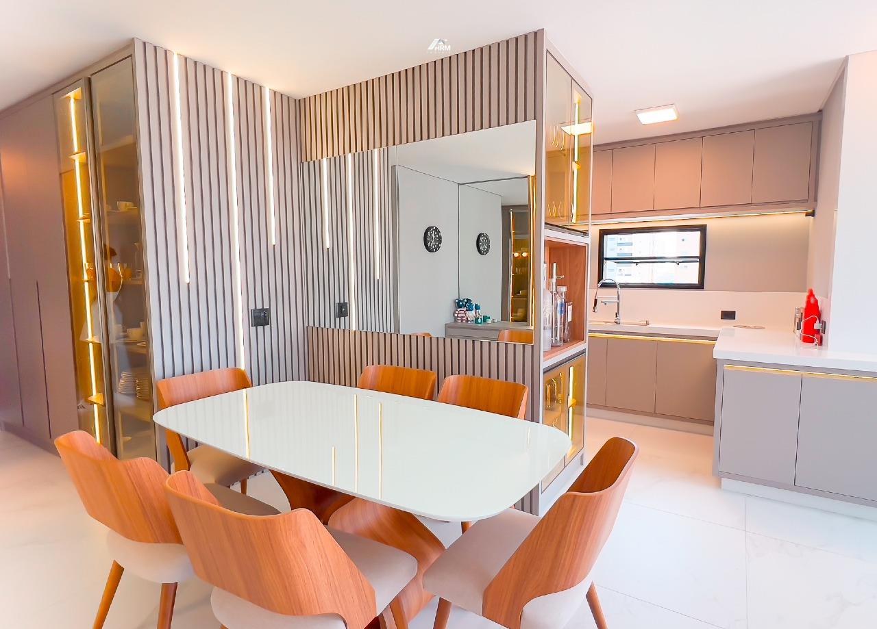 Apartamento à venda no Meia Praia: 