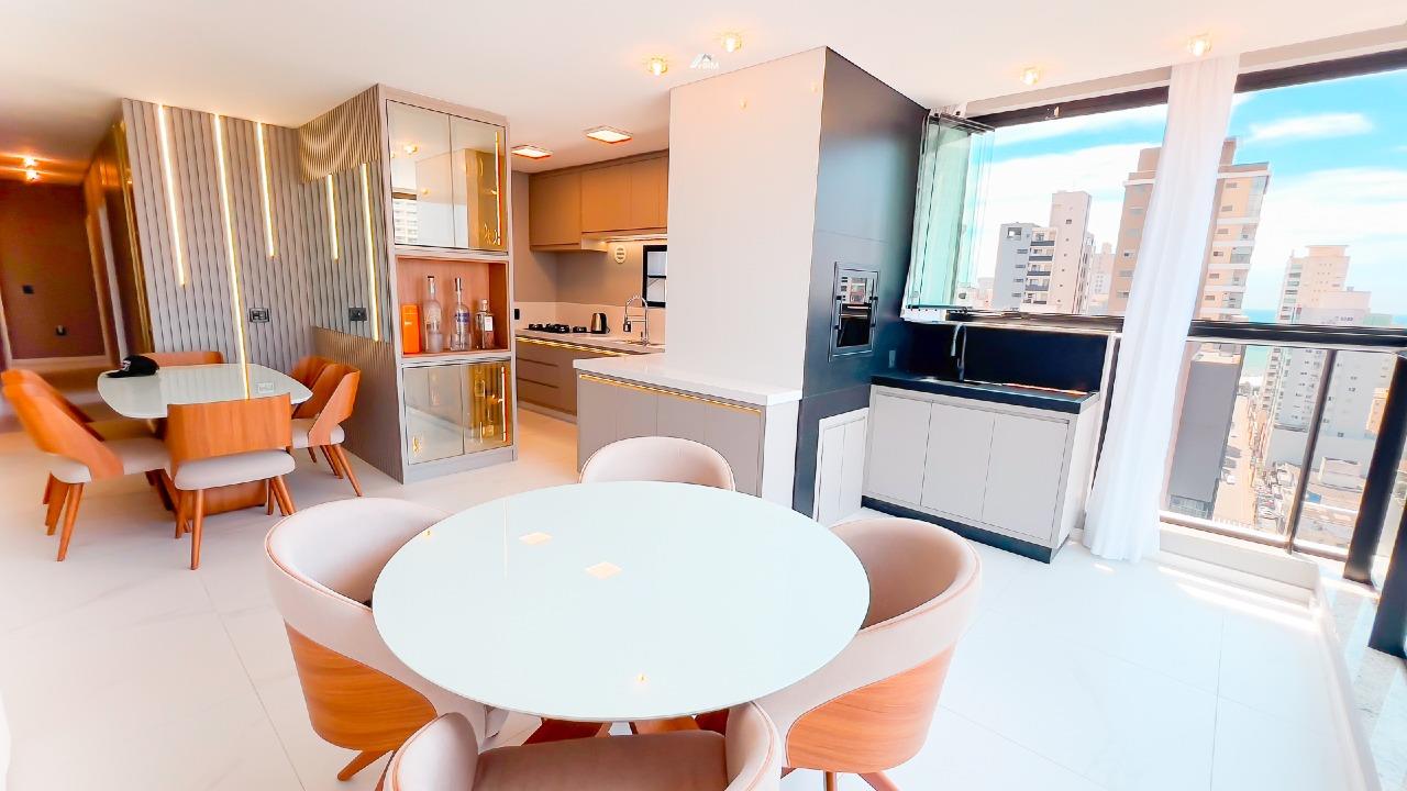 Apartamento à venda no Meia Praia: 