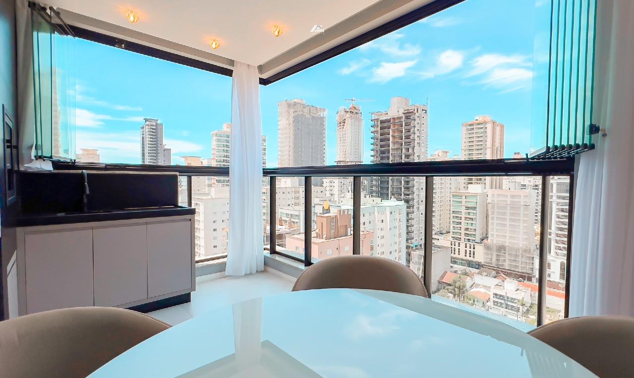 Apartamento à venda no Meia Praia: 