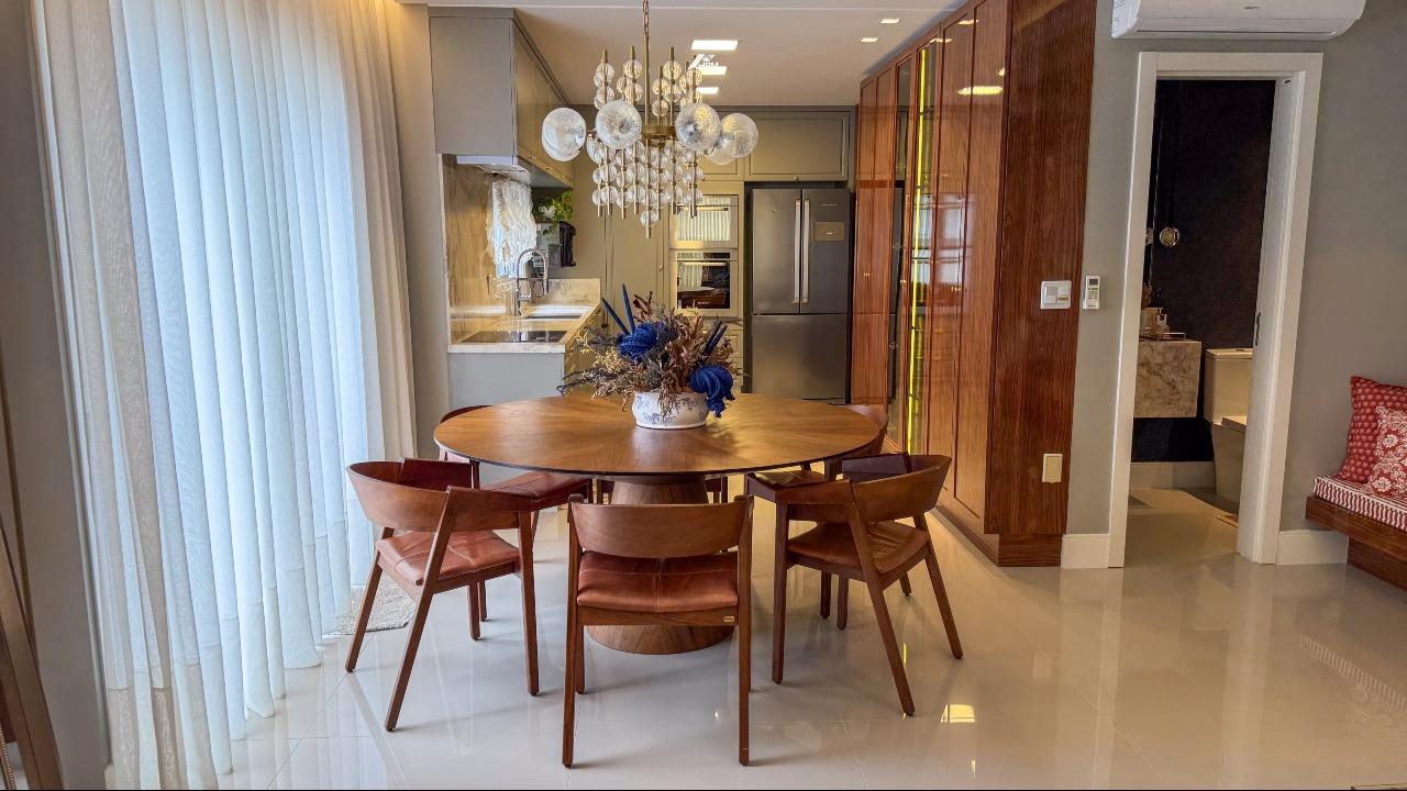 Apartamento à venda no Meia Praia: 